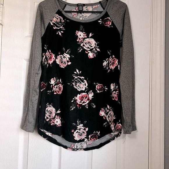 Rue21 Tops - Floral long sleeve top size medium